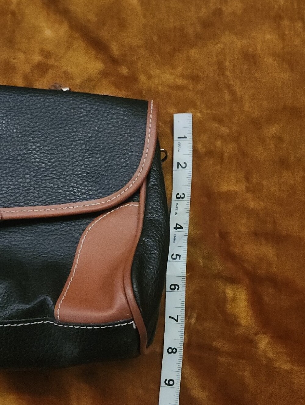 🤩SALE🤩 Vintage Black and Tan Dooney & Bourke Leather Satchel W/ Medallion - Picture 15 of 15